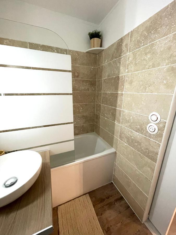 Appart Cosy 4 Personnes, A 400M De La Plage Борм-ле-Мимоза Экстерьер фото
